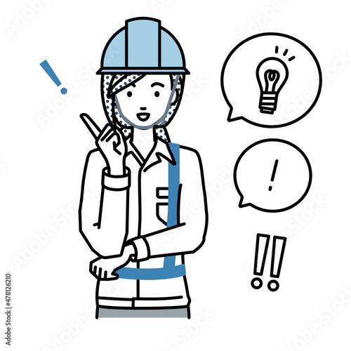 立って素晴らしいアイデアをひらめいた工事現場の女性 フキダシに電球と感嘆符のセット