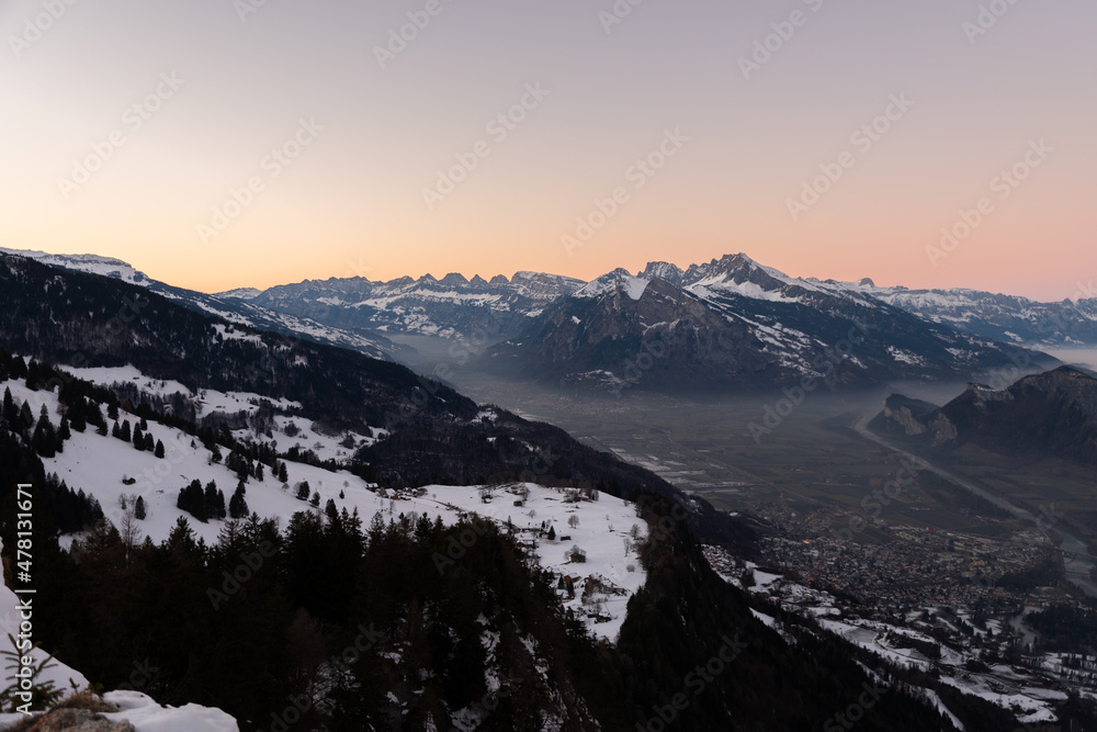 Obraz premium Landquart, Switzerland, December 19, 2021 Evening mood over the rhine valley