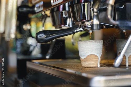 Brewing espresso by coffee machine Fototapet