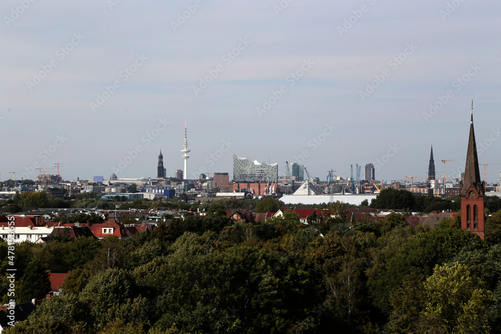 Skyline von Hamburg, Deutschland im Sommer
