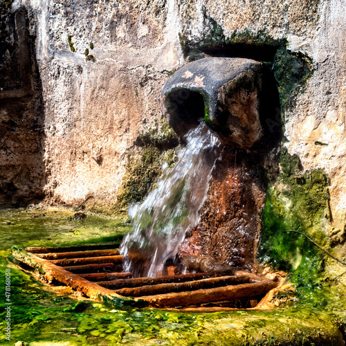 fontaine source d' eau chaude de Chaudes - Aigues