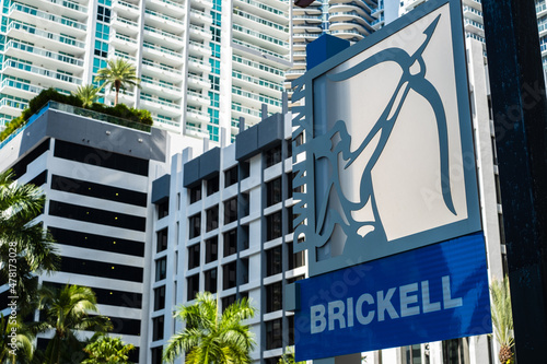 Photo Cityscape sign view in the downtown Brickell district in Miami