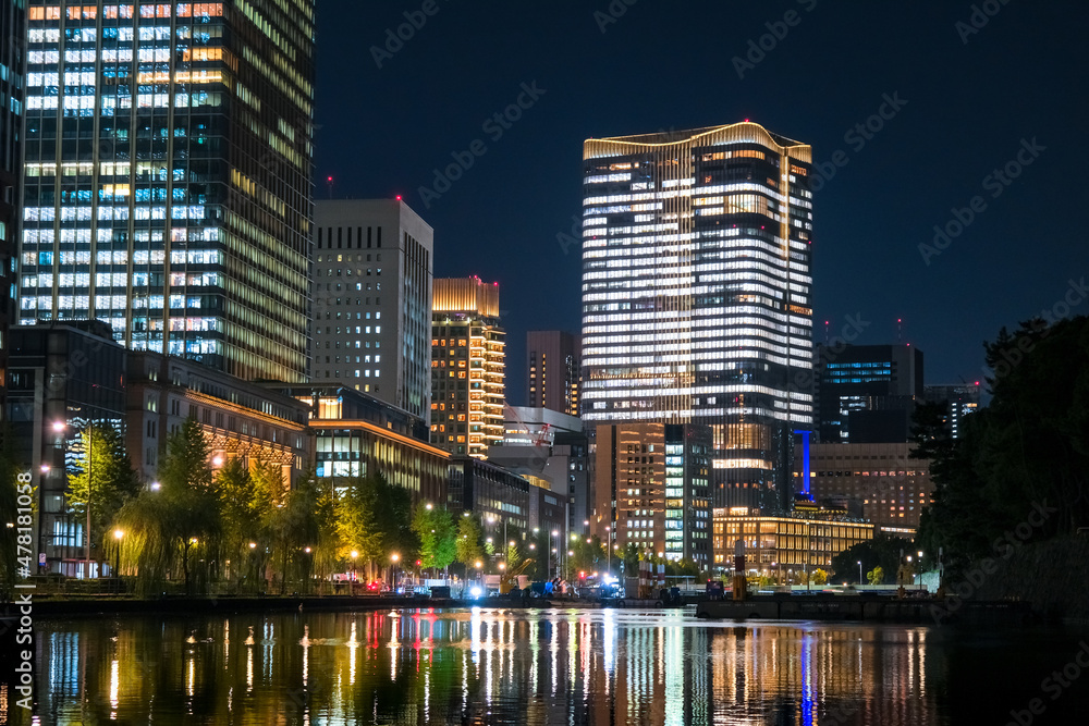 東京都千代田区 丸の内・日比谷の高層ビル群 夜景