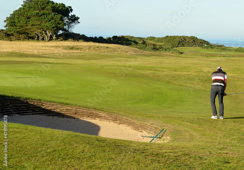 Golf: chipping from off the green