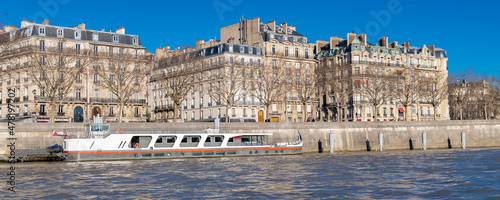 Quadro em tela Paris, beautiful buildings avenue de New York, an upscale neighborhood on the qu