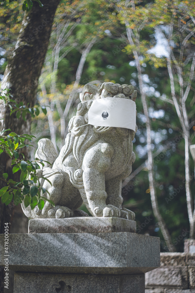 ユネスコ世界遺産 紀伊山地の霊場と参詣道 和歌山県田辺市熊野三山 熊野の神社のマスクをした狛犬