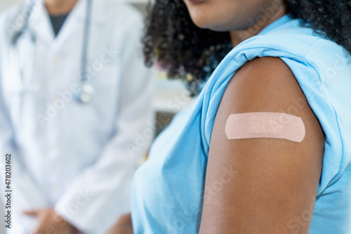 Tableau sur toile Close up - plaster on arm of latin american woman after third vaccination agains