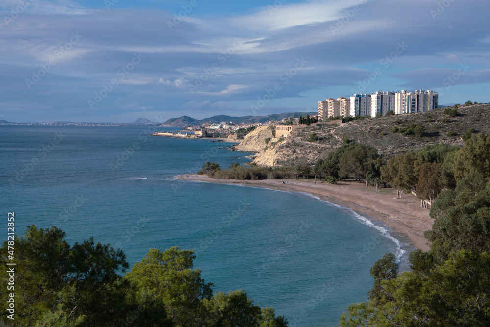Obraz premium a beautiful coastline, beach, coves and cliffs in Villajoyosa, Alicante, Spain. Walking for the mountain route.