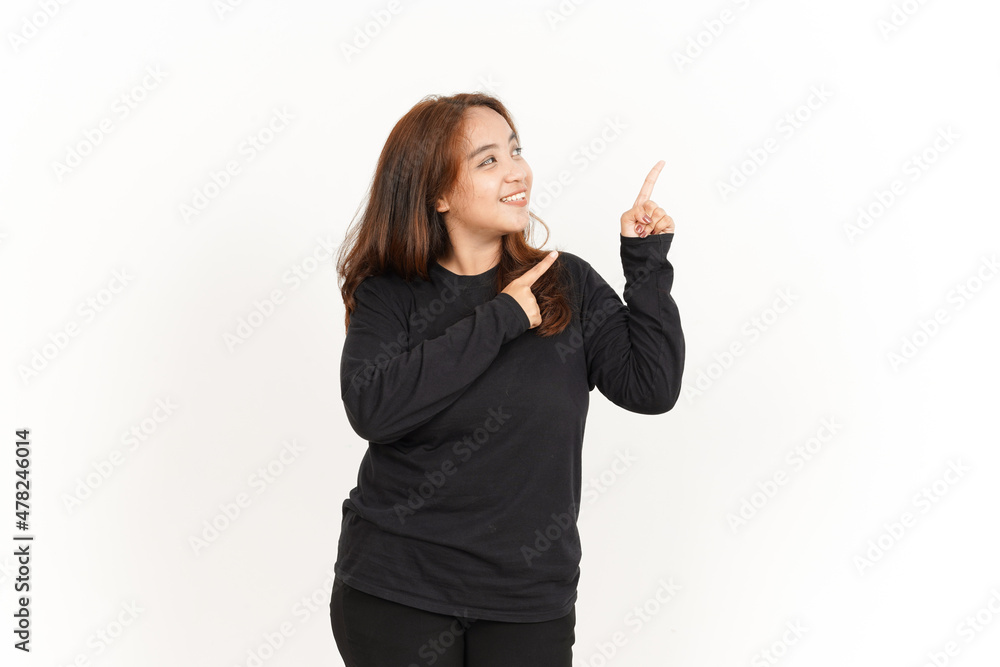 Obraz premium Pointing Aside Of Beautiful Asian Woman Wearing Black Shirt Isolated On White Background