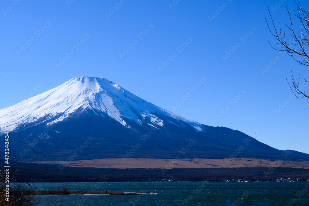 山中湖から見える冬の富士山