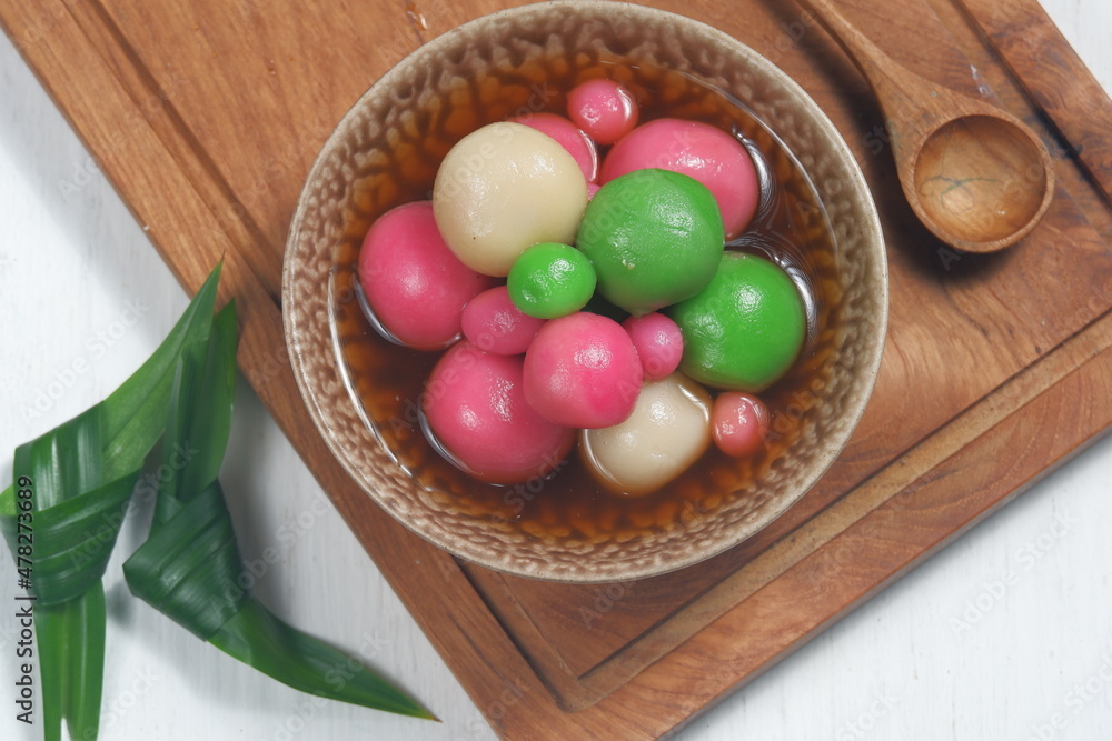 Tang Yuan sweet dumpling ball is a traditional Chinese sweet dessert for Mid-Autumn or Dongzhi (winter solstice festival) and Chinese New Year. In Indonesia, it is called ronde (wedang ronde). Tang Yuan sweet dumpling ball is a traditional Chinese sweet dessert for Mid-Autumn or Dongzhi (winter solstice festival) and Chinese New Year. In Indonesia, it is called ronde (wedang ronde).