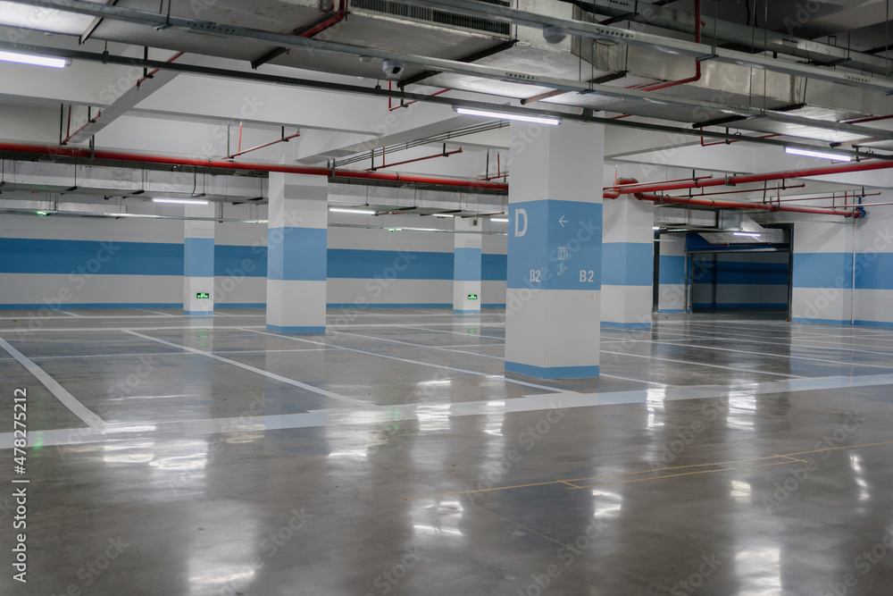 Obraz premium parking lot in shopping mall
