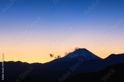 山梨県高下からの朝日の富士山（ダイヤモンド富士） © Yoshinori