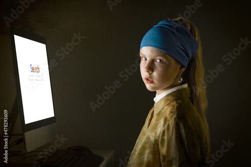 Obraz na plátně Girl with a pearl earring sitting by the computer screen