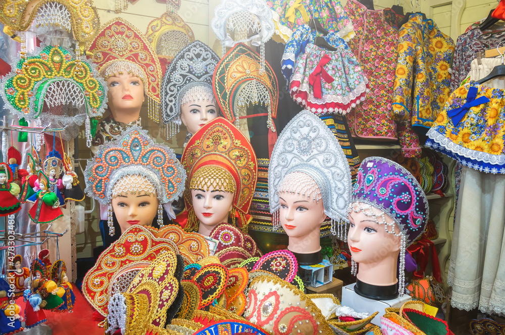 Female mannequins in the national Russian headdress