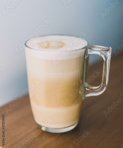 Una taza de cafe con leche estilo italiano