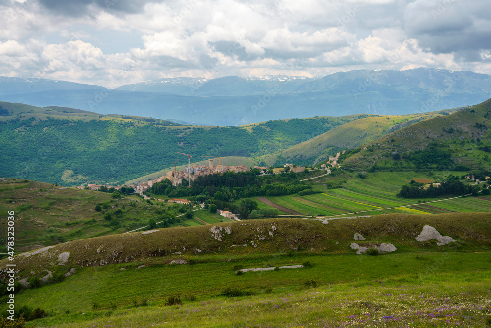 Obraz premium Mountain landscape at Gran Sasso Natural Park, in Abruzzo, Italy