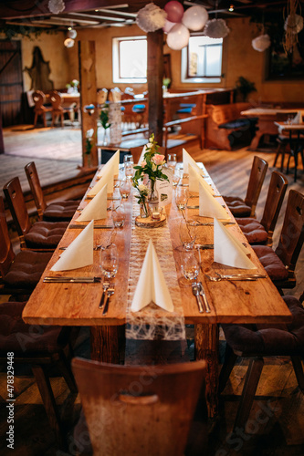 Tischdeko auf einer rustikalen Hochzeit