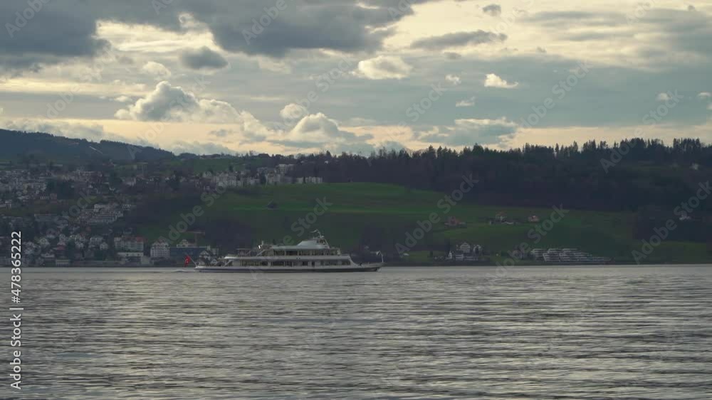 Schiffahrt am Zürichsee, Blick aus Stäfa, 04 Jan 2022 Schiffahrt am Zürichsee, Blick aus Stäfa, 04 Jan 2022
