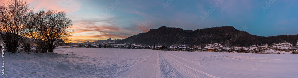 Sonnenuntergang in Reit im Winkl im Winter mit Schnee Sonnenuntergang in Reit im Winkl im Winter mit Schnee
