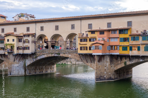Le Ponte Vecchio au dessus du fleuve Arno    Florence  Italie