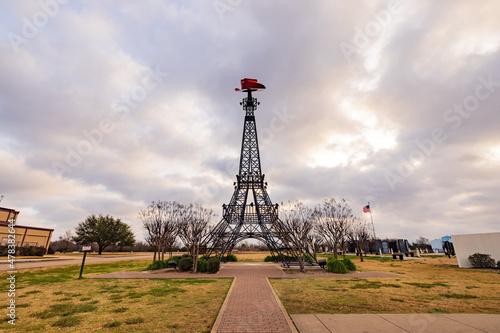Obraz na płótnie Daytime view of the famous Paris Texas Eiffel Tower w salonie