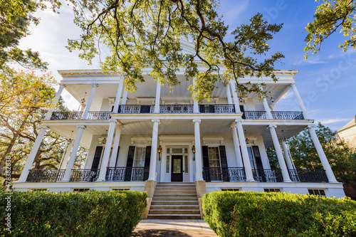 Cuadro en lienzo Historical houses in the Garden District