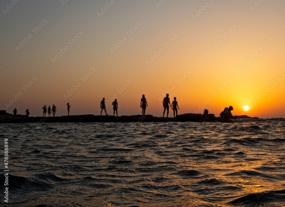 sagoma di persone al tramonto 644 sagoma di persone al tramonto 644