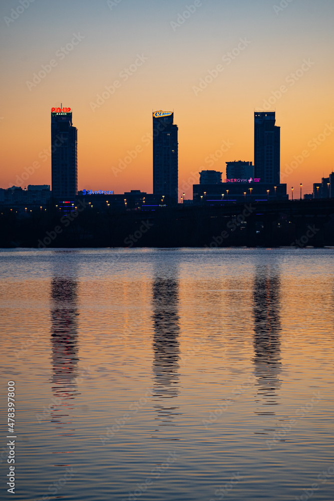 Obraz premium city skyline at sunset