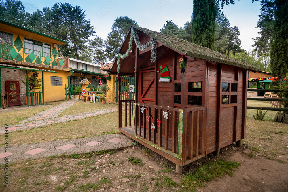 Christmas decorated small cabin in a forest near Sisga Dam - Cundinamarca, Colombia
Christmas decorated small cabin in a forest near Sisga Dam - Cundinamarca, Colombia