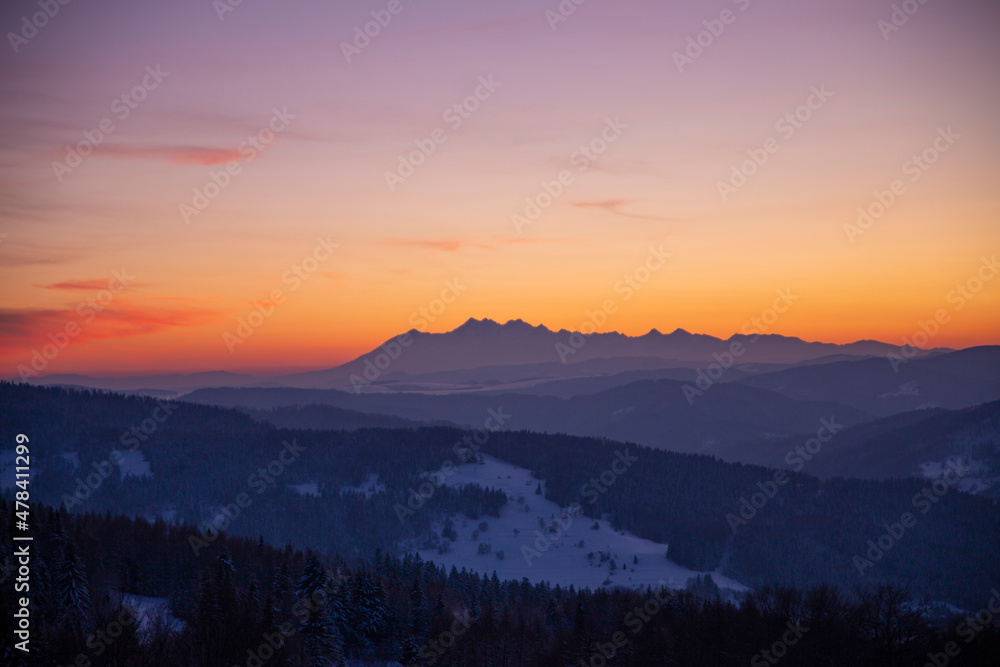 Fototapeta premium Panorama tatr, Tatry mountains, Tatry w zachodzącym słońcu