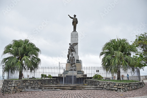 Praça Castro Alves em Salvador Bahia, estátua do poeta © GlobalFotoeArte
