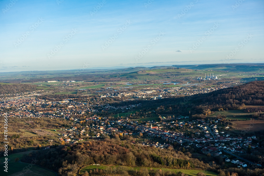 Obraz premium Aerial Pont à Mousson. Butte de Mousson,cimetière du Pétang Lorraine France