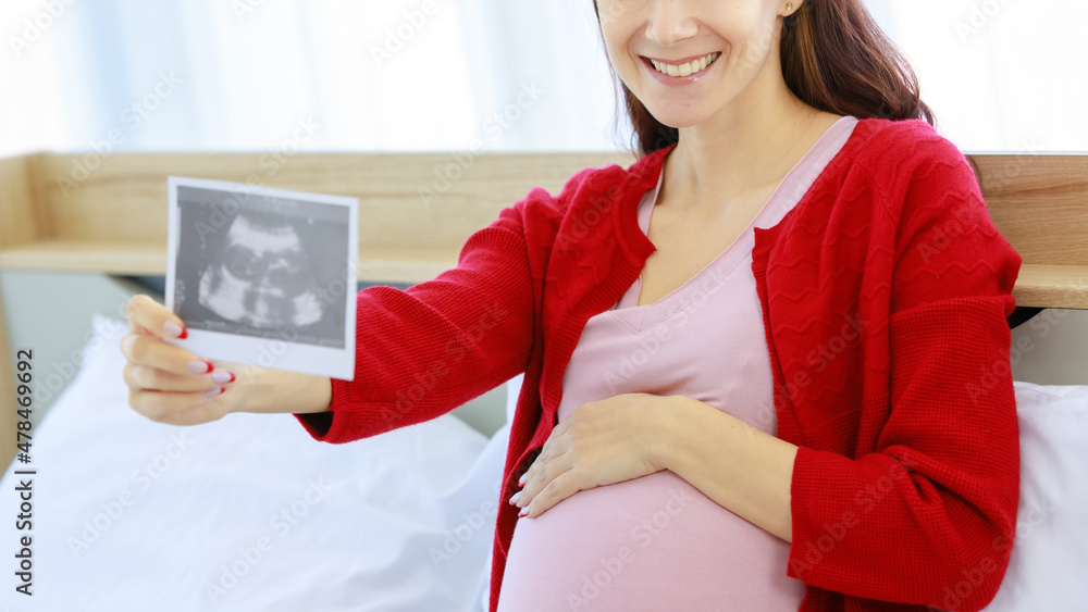 Prenatal Example Picture Foto de Caucasian millennial young happy healthy female prenatal ...