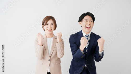Foto ガッツポーズをするビジネスマンとビジネスウーマン