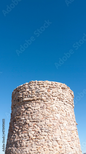 Ruina histórica de torre de piedras 