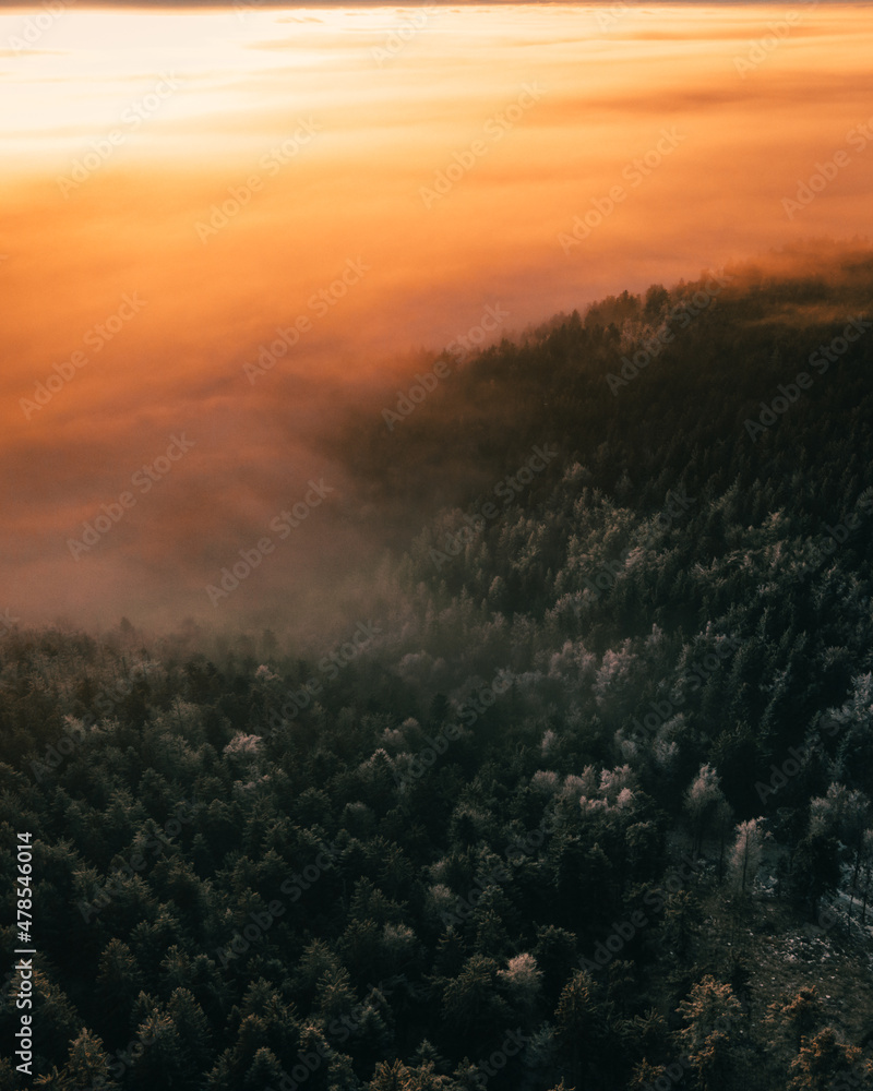 Obraz premium sunrise over snow covered mountains near hohe wand in austria