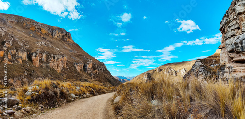 Camino hacia las montañas