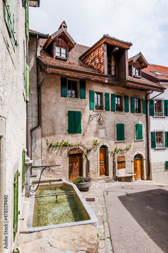 Bild auf Leinwand Cully, Lavaux, Genfersee, Weinberge, Dorf, Brunnen, Seeufer, Wanderweg, Weinberg