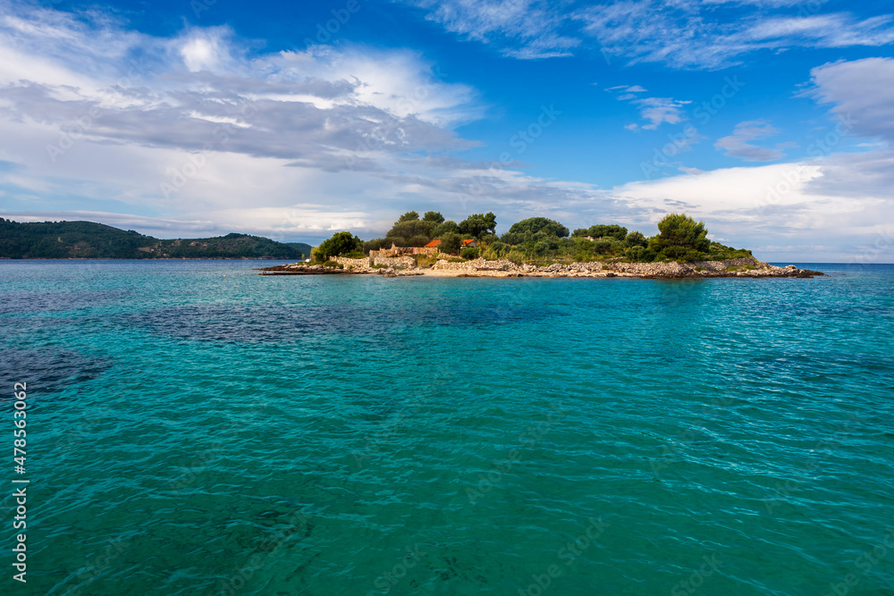 A tiny island with a single house, set in a beautiful turquoise sea: Otok Gubeša, Uvala Gradina, Korčula, Dubrovnik-Neretva, Croatia