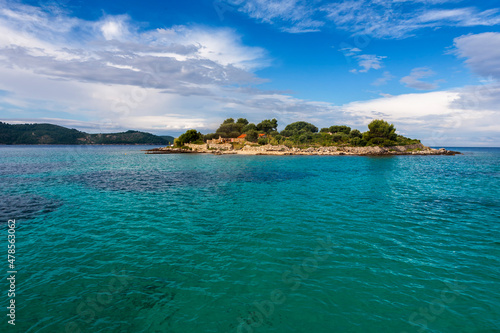 A tiny island with a single house  set in a beautiful turquoise sea  Otok Gube  a  Uvala Gradina  Kor  ula  Dubrovnik-Neretva  Croatia