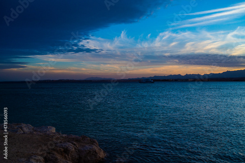 Fototapeta Naklejka Na Ścianę i Meble -  Beautiful colorful seascape. Sunset on sea.