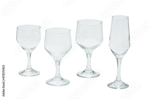 copos de vidro em fundo branco (ID: 478570435)