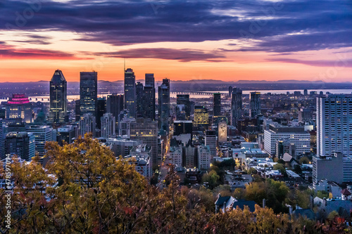 Sunrise over the skyline of Montreal, watched from the Kondiaronk Belvedere in Mont Royal Park.