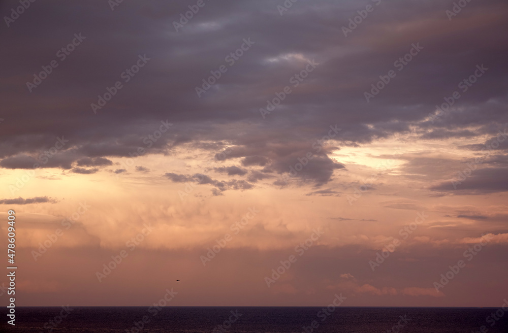 Wolken am Meer