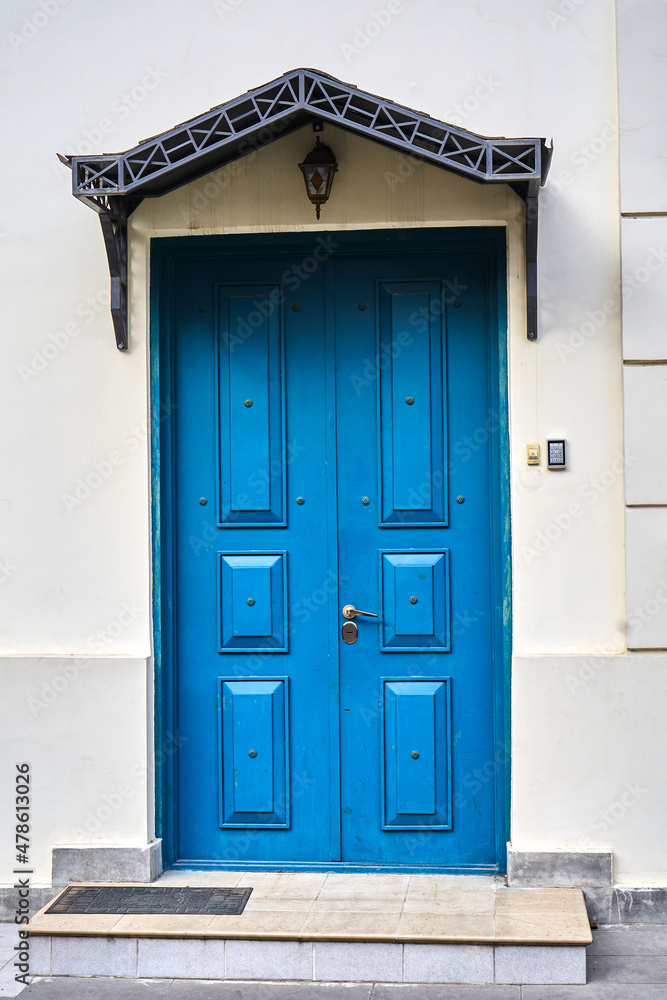 Fototapeta premium old house white wall with blue door