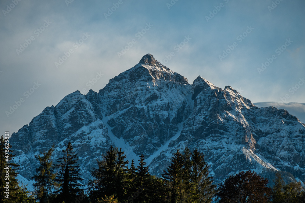 Berg mit Schnee Berg mit Schnee
