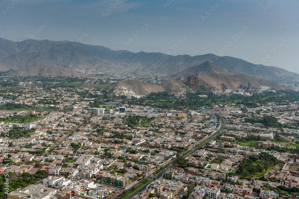 Fototapeta premium Urban Sprawl fo Capital City Lima Peru