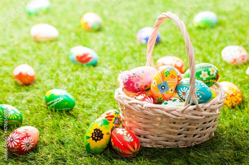 Leinwand Poster Les fêtes religieuses de Pâques chasse aux œufs cloche église lapin chocolat poule coq guimauve enfants plaisir joie mois avril