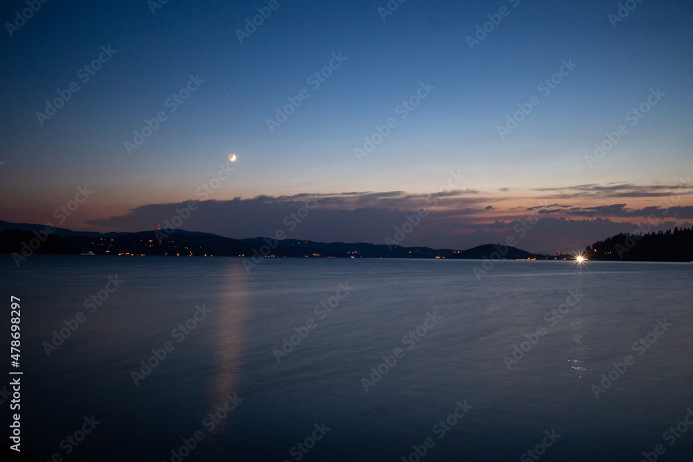 Fototapeta premium sunrise over the lake